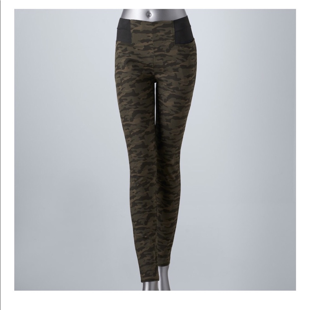 Vera wang camo leggings size small